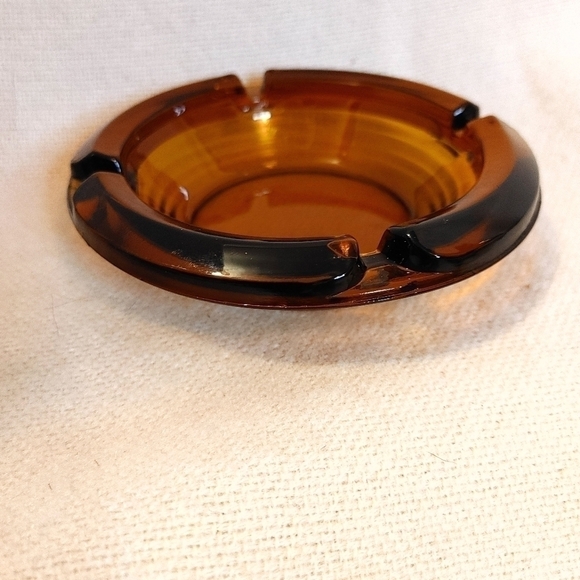 Vintage Amber Glass Set of Ashtrays - Picture 6 of 10